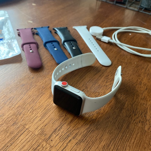 Apple Watch Series 3 (GPS + Cellular) - Picture 3 of 7